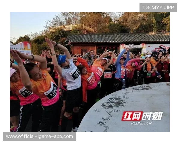 马拉松场上的浪漫奇迹:终点前摘花送女友的感人瞬间 马拉松场上的浪漫奇迹:终点前摘花送女友的感人瞬间