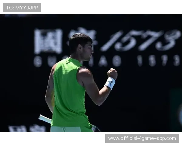 阿卡再扣一球震碎空气