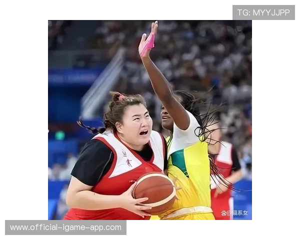 女篮赛场绽放无畏光芒，女篮赛场绽放无畏光芒视频